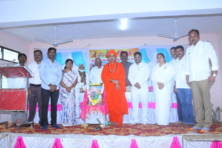 ವೀರ ವನಿತೆ ಕಿತ್ತೂರು ರಾಣಿ ಚೆನ್ನಮ್ಮ , ಅವರ ಮೂರನೇ ವರ್ಷದ  ಜಯಂತೋತ್ಸವ ಕಾರ್ಯಕ್ರಮವು ಹಮ್ಮಿಕೊಳ್ಳಲಾಯಿತು